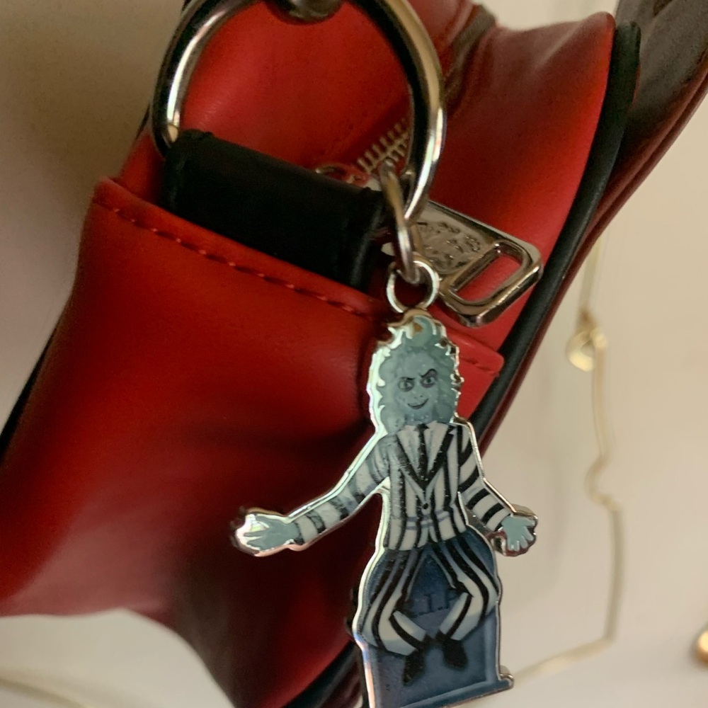 Beetlejuice Loungefly crossbody purse - Picture 4 of 6